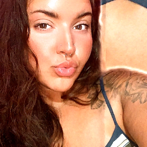 Your Perfect Match with @juicyjrose on OnlyFans Finder!