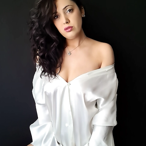 YOUR NAUGHTY BRUNETTE OnlyFans profile picture