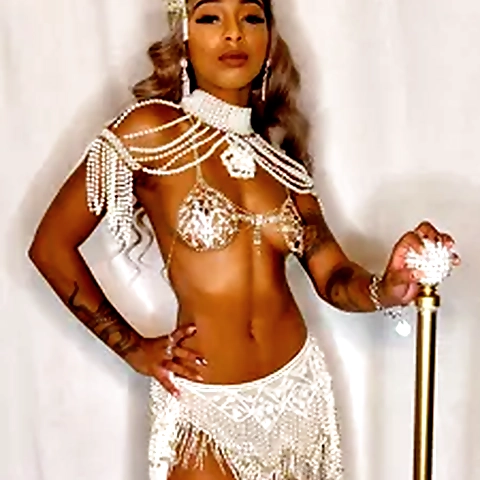 Big Stepper 👠  • • • #Vixen #Hot #Babe #Sugarbaby #Hottie #Sexy #Girl #Ebony #Woman #Onlyfans #Cam # ... NO PPV. EVERYTHING ON THE TIMELINE. ENJOY.