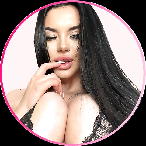 Hi, my name is Inna 💞  I am 24 years old, living in Warsaw. I am a very creative person, showing myself both on canvas and in cooking 🎨👩🏻‍🍳  I love to take care of myself, I do sports, I love to relax in spa 🧖‍♀️.  I am inspired by traveling, I get inspir