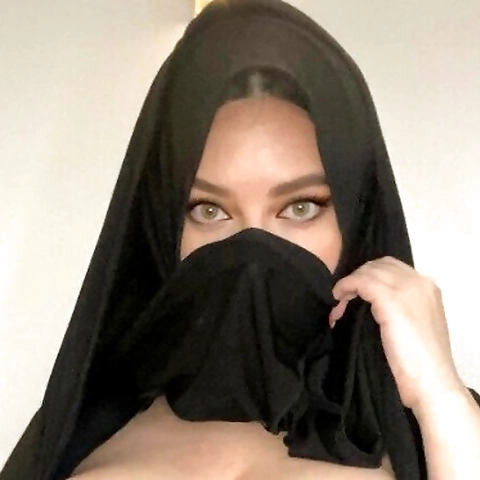 FairuzaPersiana Financial Dominatrix