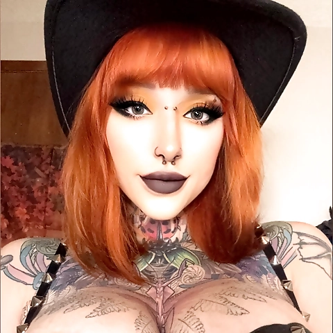 Goth M0mmy Lilli  big tiddy goth gf OnlyFans profile picture
