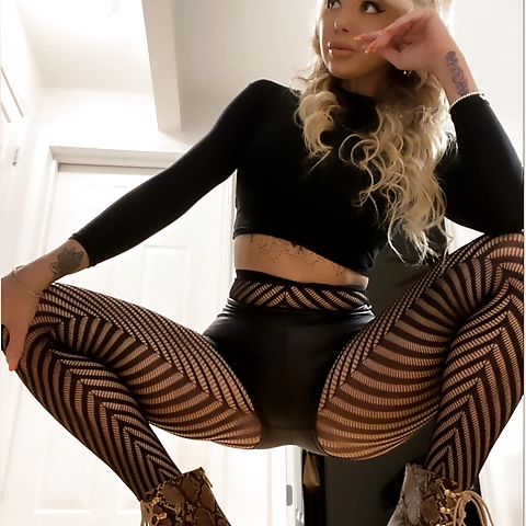 Rachel Anne ... #sun #picoftheday #love #photodump #instagood #catmom #life 🌴🐾🤍🐱🌸🏖✈️☀️ so excited to meet the star ... Rachel ... 3x published Playboy playmate and cover model 🐰 Featured MAXIM international centerfold 🔥 FHM cover & centerfold