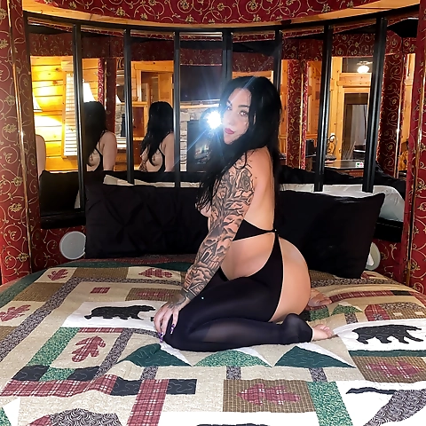 - OnlyFans profile picture