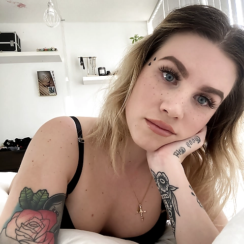 - OnlyFans profile picture
