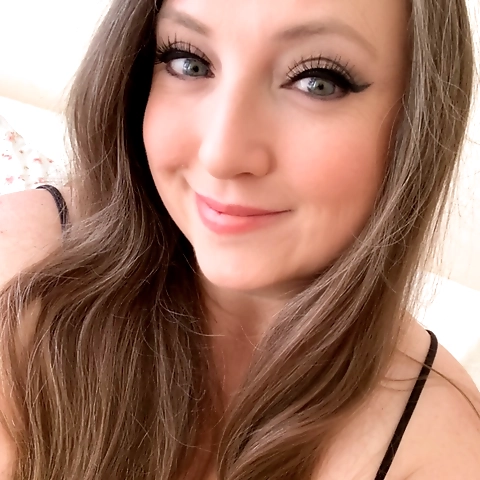 #bush #booty #upskirt #hairy #fuzzy #cinnamonring #thickthighs #natural #fyp ... Up close of my throbbing pussy and ass jiggling ... Who wants to grab me in the pussy? #bush #bushandbubbles ... Finger my sopping wet and creamy pussy while you tongue fuck 