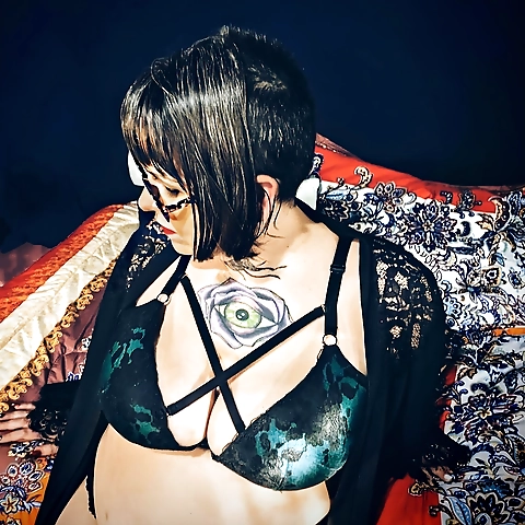 BBW SPLIT TONGUE EXHIBITIONIST