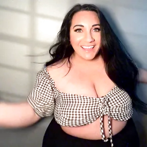 Boston ... Hot & fertile feedee babe ✨☟︎ᵗᵃᵖ “***𝘮𝘰𝘳𝘦 𝘪𝘯𝘧𝘰***”😎 🌸 I suppose this is the part where I have to use my brain to try and get you part with your hard earned money & subscribe to my page to see my curvy growing body. Now I could sit OnlyFans profile picture