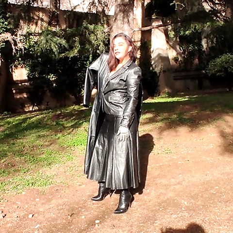 reina leather OnlyFans profile picture