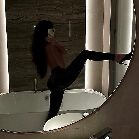 - OnlyFans profile picture