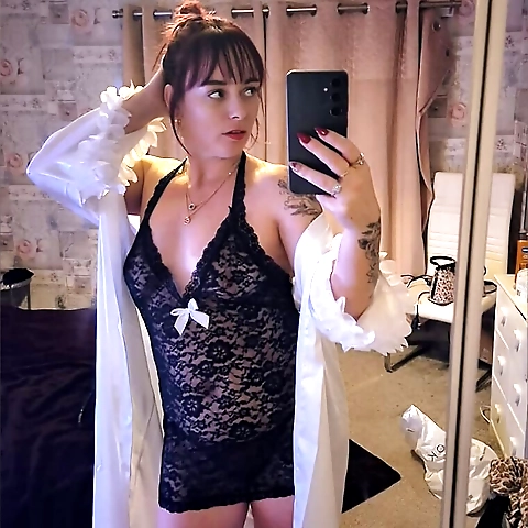 Hampshire England ... Hi im stacey! Heres where i have to sell myself right to get you to subscribe I wont harp on and bore you though, i have a nice tight shaven little pussy and it gets fucked with toys and cock and i enjoy every second of OnlyFans profile picture