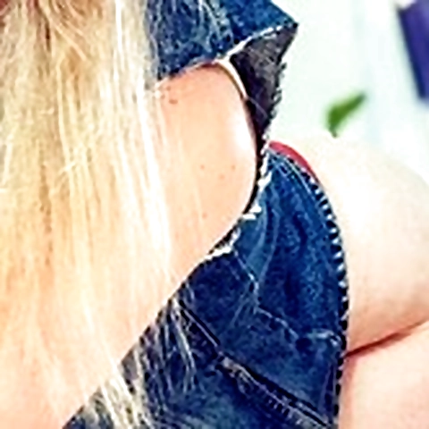 - OnlyFans profile picture