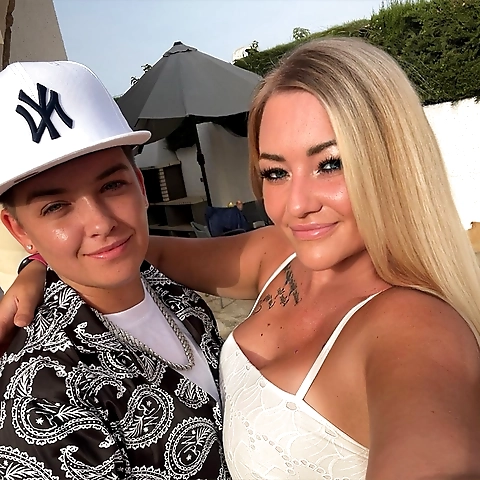 - OnlyFans profile picture