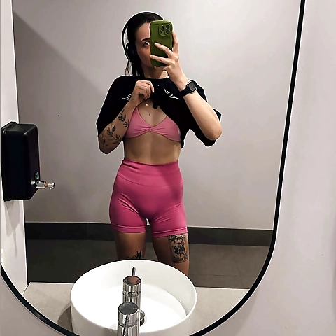 your girlfriend OnlyFans profile picture